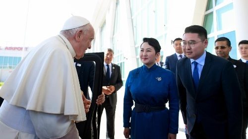 El Papa Francisco se despide de Mongolia y regresa a Roma