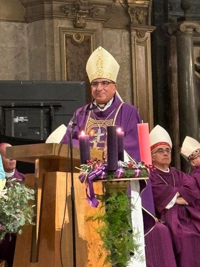 Moneñor Chomalí toma posesión del Arzobispado de Santiago