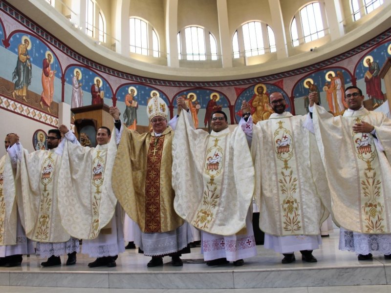 6 NUEVOS SACERDOTES PARA LA IGLESIA