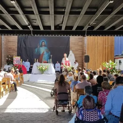 NUNCIO CELEBRA FIESTA DE LA MISERICORDIA EN LA PINCOYA